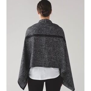 Lululemon Vinyasa Wrap Scarf Cardigan Black White Space Dye Snap Convertible